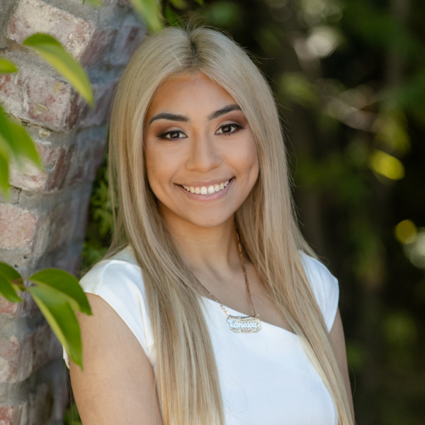 Vanessa Gonzalez Agent Dudum Real Estate Group Brentwood